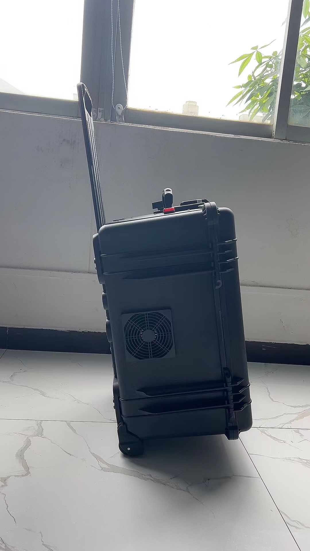 龙山手拉箱型移动通信干扰器